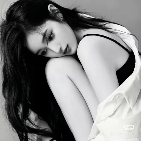 Album +123 Avatar Trắng Đen Nữ – Ảnh Đai Diện Nữ Ngầu, Cute, Đẹp